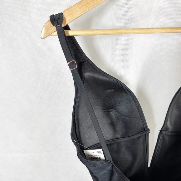 Bar III Deep Plunge V-Wire One-Piece Swimsuit Size Small Black - Picture 8 of 10